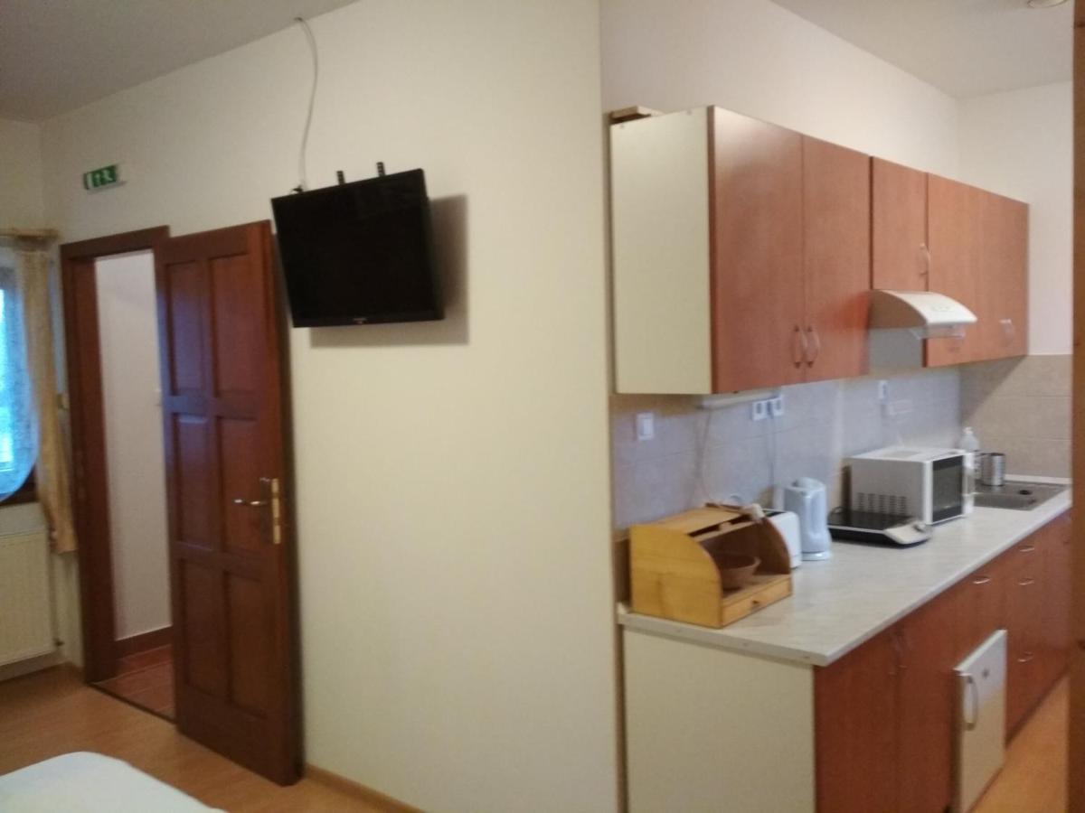 Julia Vendeghaz Apartment Tar ภายนอก รูปภาพ
