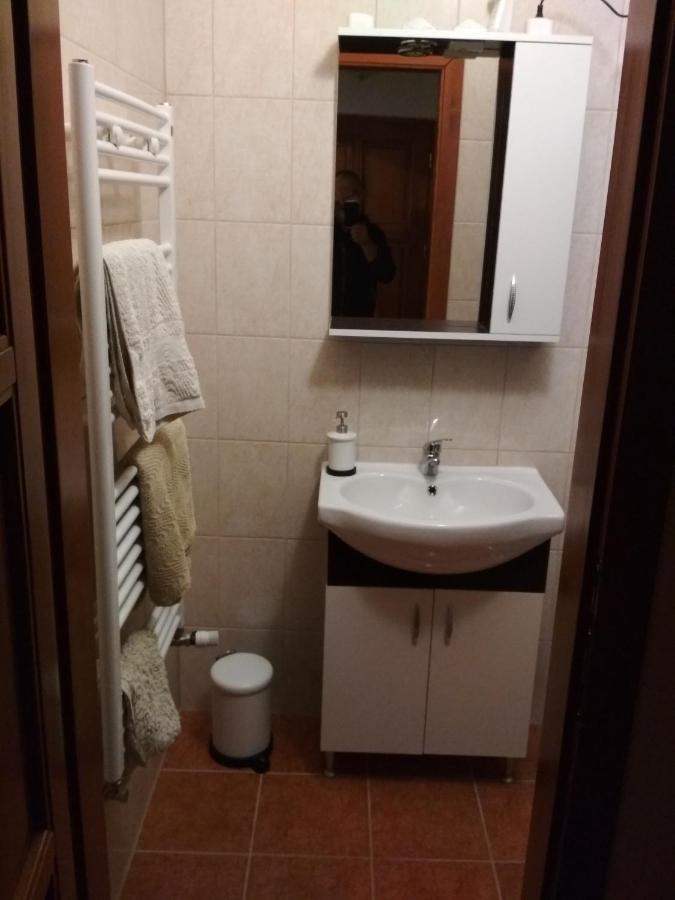 Julia Vendeghaz Apartment Tar ภายนอก รูปภาพ