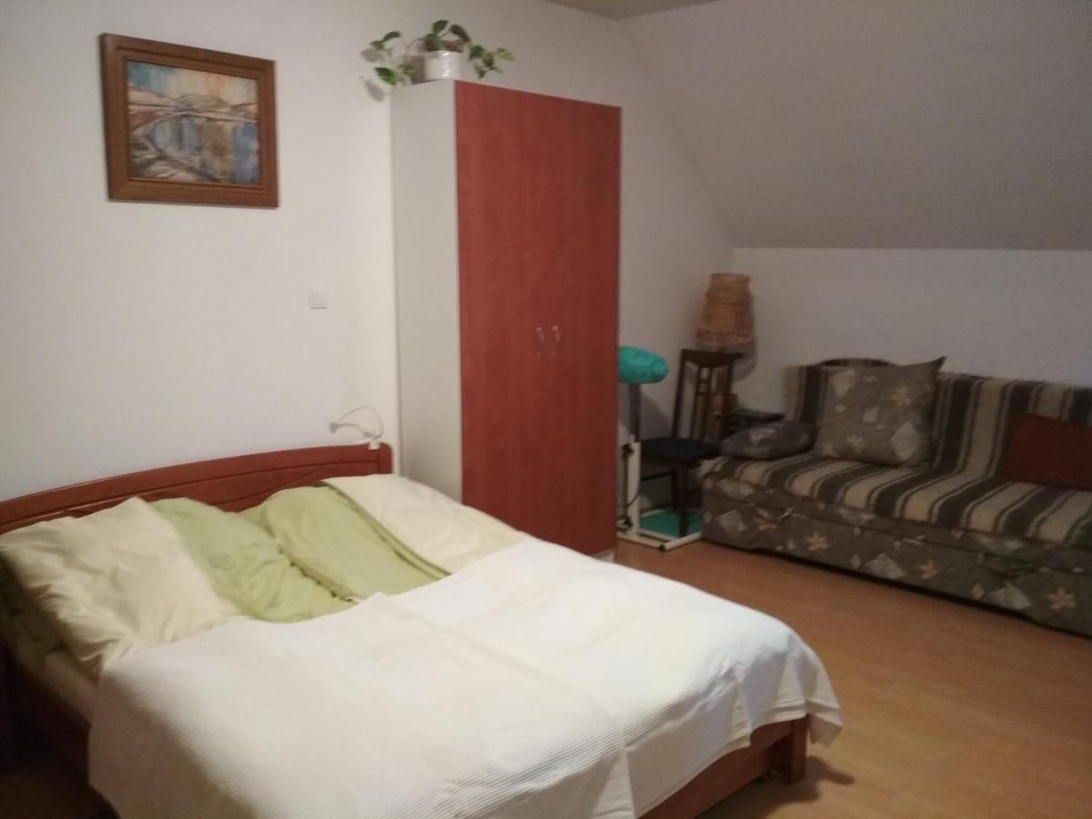Julia Vendeghaz Apartment Tar ภายนอก รูปภาพ