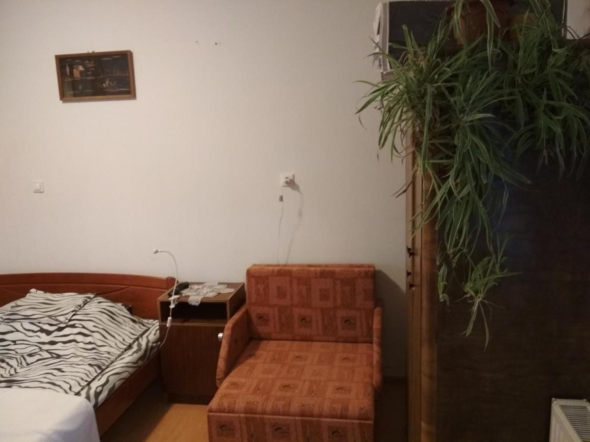 Julia Vendeghaz Apartment Tar ภายนอก รูปภาพ