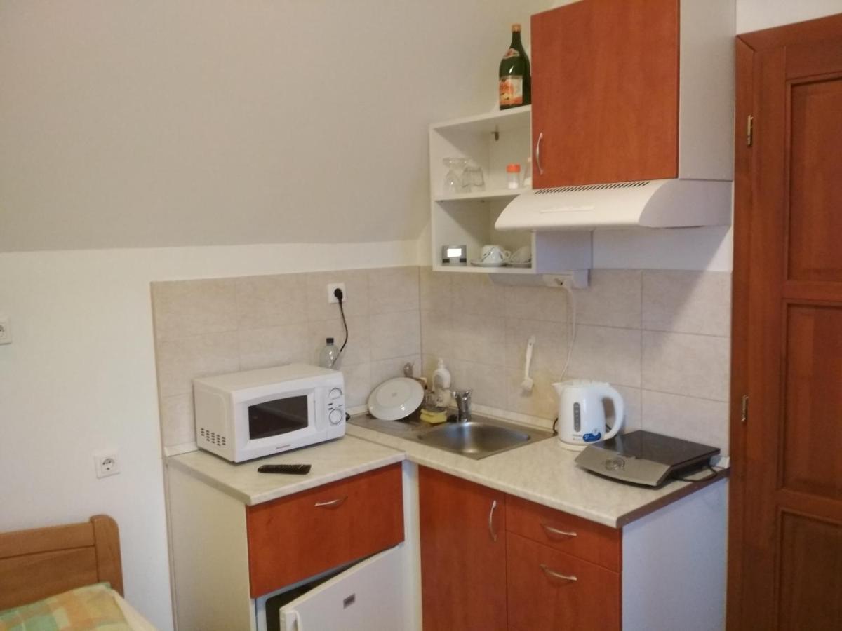 Julia Vendeghaz Apartment Tar ภายนอก รูปภาพ