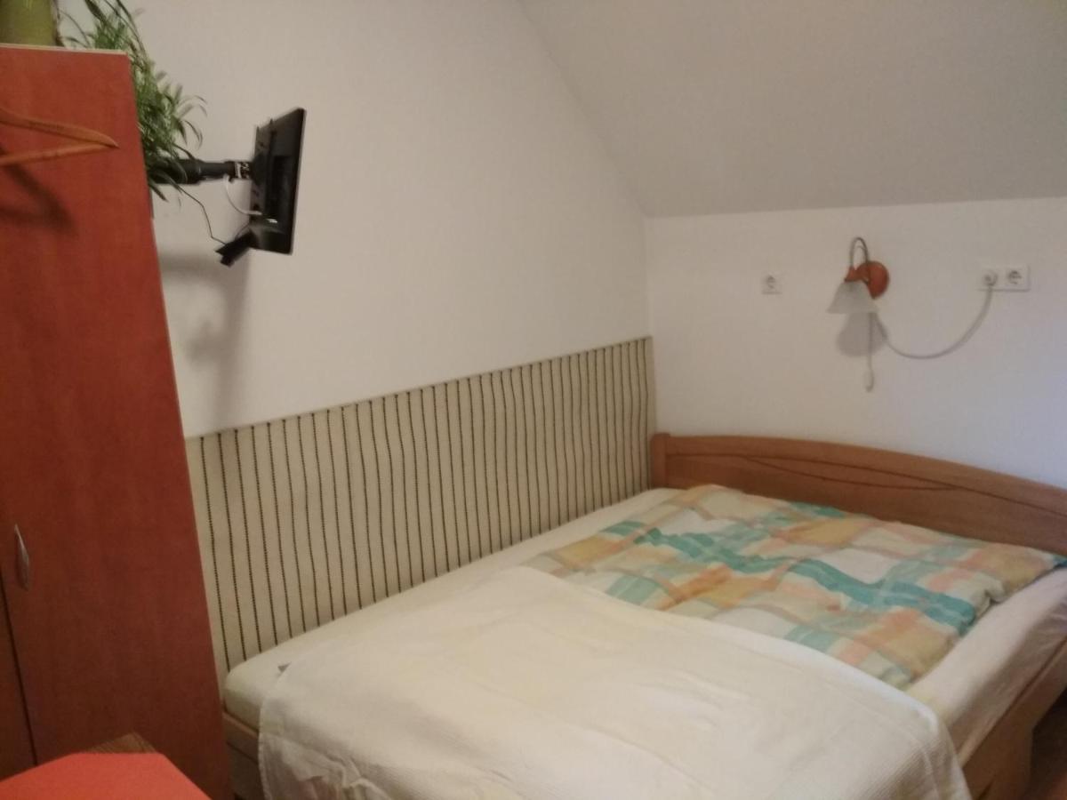Julia Vendeghaz Apartment Tar ภายนอก รูปภาพ